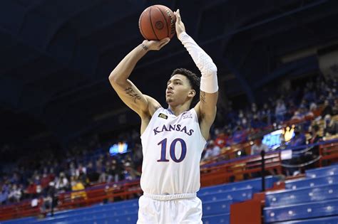 Jalen Wilson to Return to Kansas