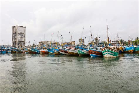 Los Barcos De Pesca Se Colocan En El Puerto De Galle Sri Lanka Foto De