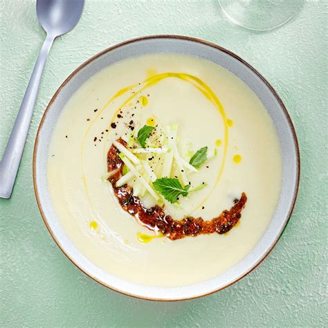 Kohlrabi Apfel Suppe Mit Haselnuss Pesto Brigitte De