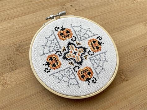 [FO] Halloween pumpkins : r/CrossStitch