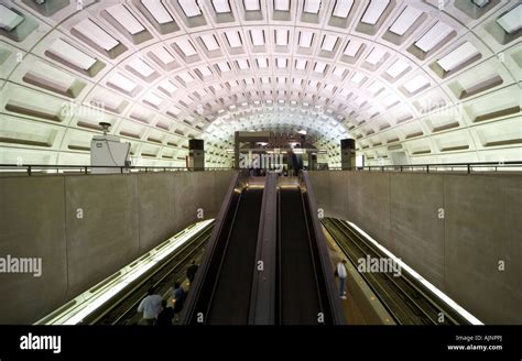 Washington Dc Gallery Place Chinatown Estaci N Del Metro Con Aerosol