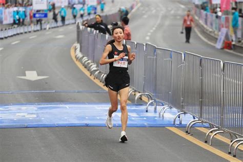 李芷萱夺重马国内女子第一，前一晚才决定参加比赛！ 知乎