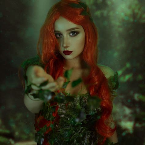 Dcs Poison Ivy Cosplay Is So Good Itll Make You Green With Envy