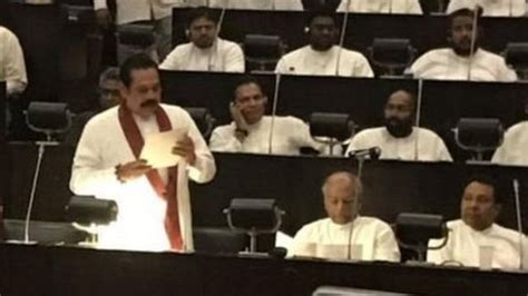 ශ්‍රී ලංකාවේ දේශපාලන අර්බුදය අගමැති ධුරය දැරීමට මහින්දට නීත්‍යානුකූල හිමිකමක් නෑ Bbc News සිංහල