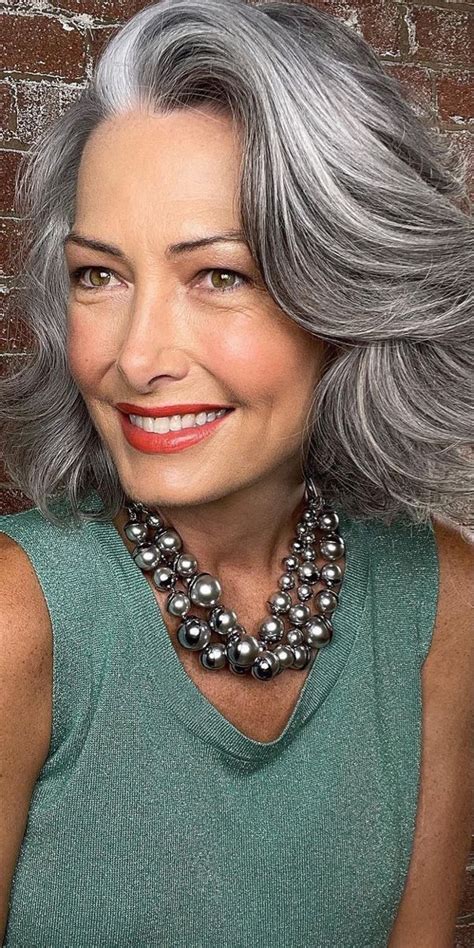 Pin By Sue On Plata En El Cabello♡ Beautiful Gray Hair Gorgeous Gray Hair Gray Hair Beauty