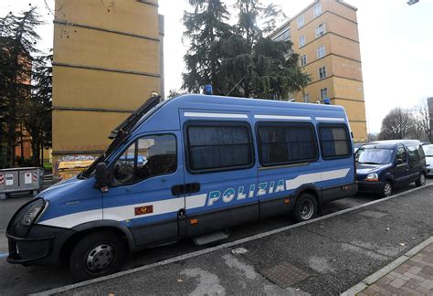 Bologna Sgomberati Appartamenti Acer Occupati In Via Vezza Video