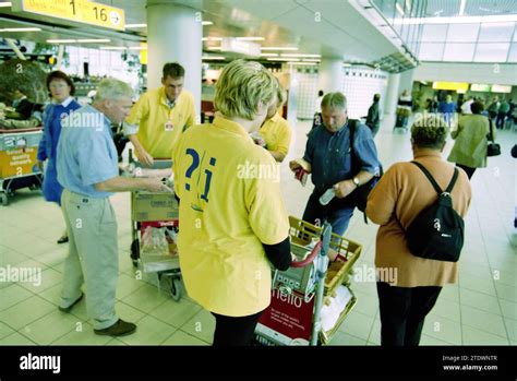 I Viaggiatori Bloccati A Schiphol A Causa Dei Voli Cancellati Per Gli