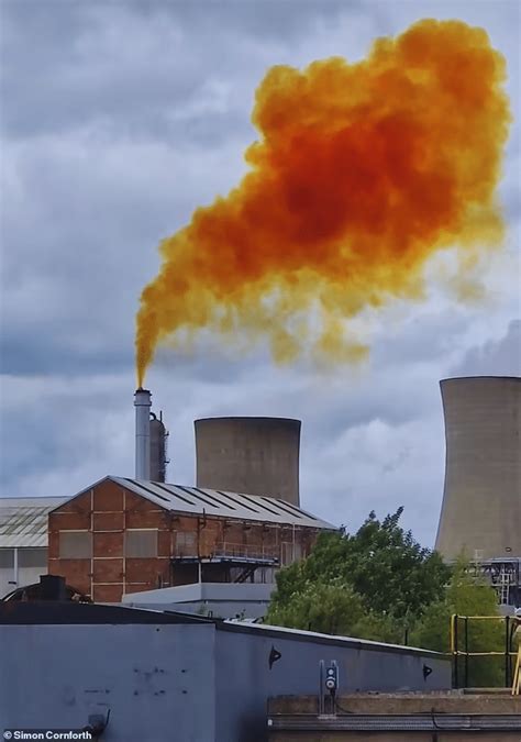 Orange Obnoxious Gas Cloud Over Billingham After Fertiliser Plant