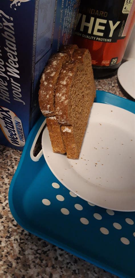 Telling the difference between flour and mould on bread : r