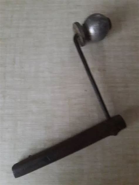 ANCIENNE CLÉ MANIVELLE pour pendule horloge contoise EUR 15 00