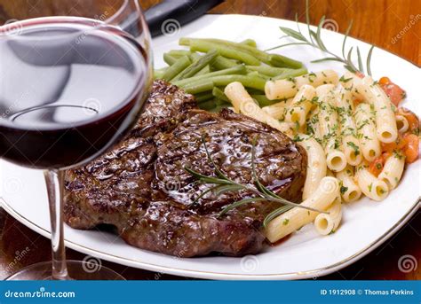 Rippe Augen Steak Abendessen Stockfoto Bild Von Fleisch Knochen