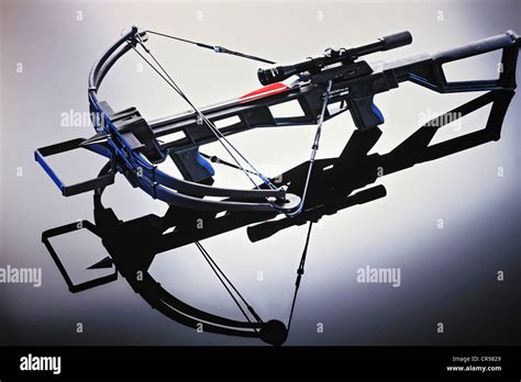 Crossbow hi-res stock photography and images - Alamy