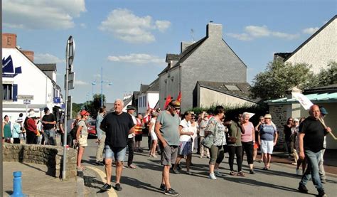 P Nestin Personnes Manifestent Contre La Loi Retraite Lorient