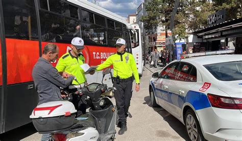 Polis motosikletlerin girmesi yasak olan caddede göz açtırmıyor