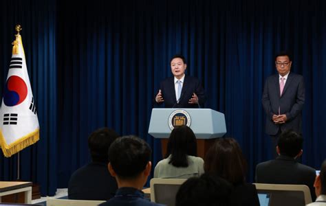 윤석열 대통령 새 비서실장에 ‘5선 정진석 임명원만한 소통 기대종합