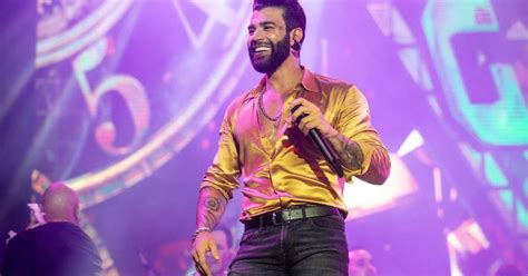 F Sofre Acidente Ao Invadir Palco Do Show De Gusttavo Lima Assista