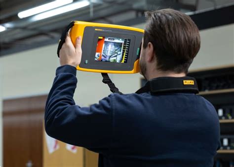 Ii900 Fluke Fluke Ii900 Ultrasonic Leak Detector 7in Display 187 6163 Rs Components