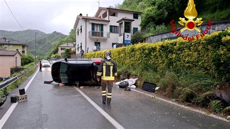 Incidente Con Auto Ribaltata Sulla Statale Della Val Fontanabuona Foto