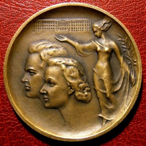 HALF NAKED WOMAN Laurel Wreath Welcoming University HELSINGIENSIS Finland Medal PicClick AU