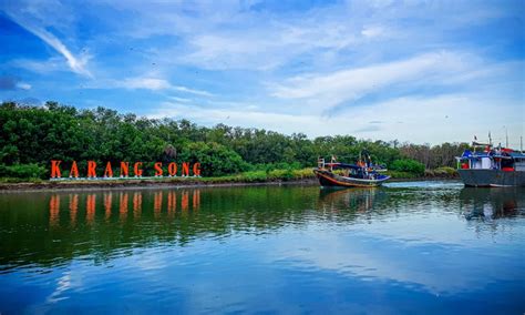 Pantai Karangsong Kabupaten Indramayu Wisata Pantai Dan Mangrove