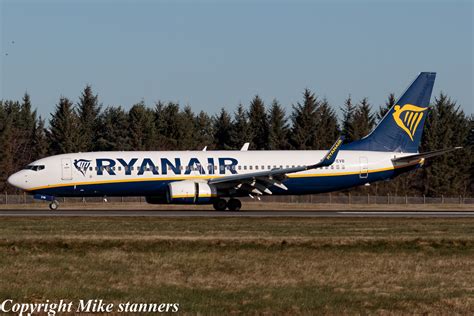 Ei Evb Ryanair Boeing As Landing Runway As Flickr