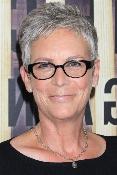 14 Best Hairstyles For Women Over 50 With Glasses