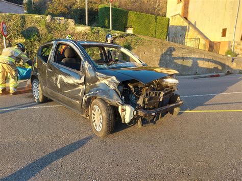 Dos Mujeres Heridas Tras Un Espectacular Vuelco En La Carretera Del