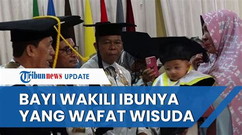 Momen Haru Saat Bayi Bulan Mewakili Ibunya Yang Meninggal Dunia Untuk