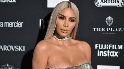 Watch Access Hollywood Interview Kim Kardashian Strips Down And Poses In