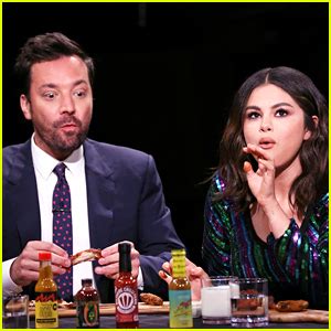 Selena Gomez Cant Handle The Spicy Wings On Fallons Hot Ones