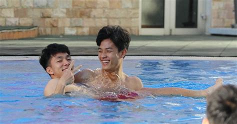 Hot boy U Việt Nam Lương Duy Cương khoe body cực phẩm ở bể bơi