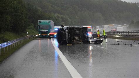 Schwerer Unfall Auf Der A7 Wegen Aquaplaning Eine Person Verletzt