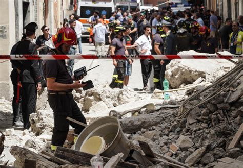 Se derrumba edificio 3 personas rescatadas Último momento ANSA Latina