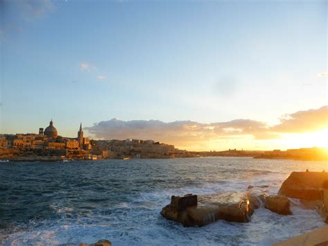 divagando divagando adios malta hola barrikada malta