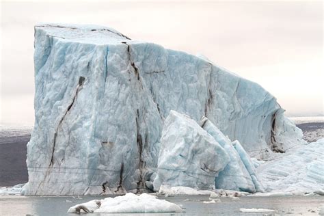 Maior Iceberg Do Mundo Se Desprende Da Ant Rtida