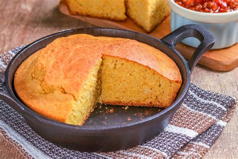 Southern Style Skillet Cornbread Recipe