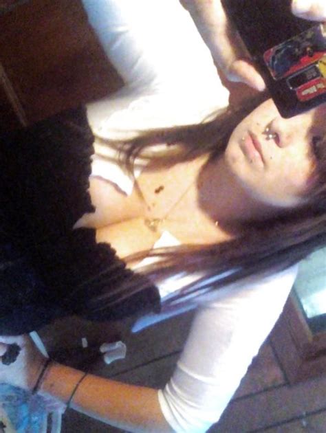 Belle Emo Au Gros Seins ZB Porn