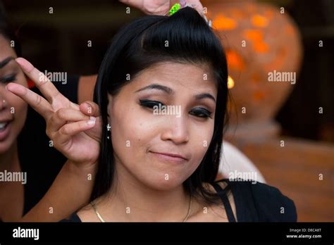 Young Thai Girl Smiling Patong Banque De Photographies Et Dimages à