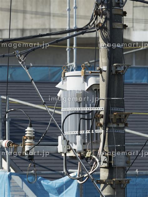 電線と電柱の写真素材 106707076 イメージマート