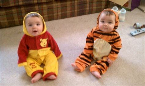 Halloween Costumes For Twins That Will Win You Over, Twice | HuffPost Life