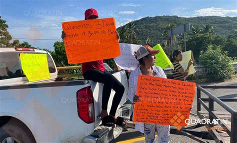 Bloquean La Acapulco Zihuatanejo En Tecpan Por Conflicto En Un Kínder