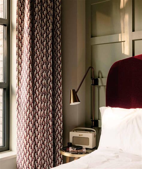 Commuters are praising the new Southwark tube station layout changes 7