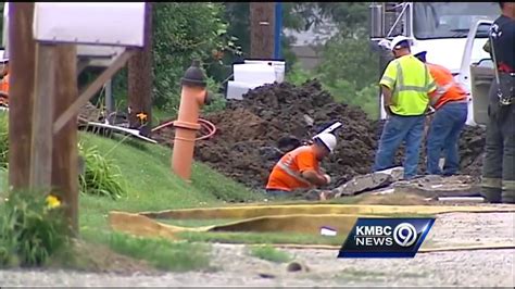 Broken Gas Line Forces Evacuations In Northland Neighborhood Youtube