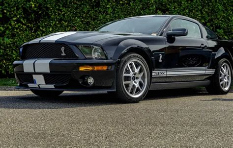 wallpaper shelby white stripes   mobile  desktop section