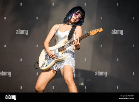 10 Hot Sexy JinJoo Lee Bikini Pics