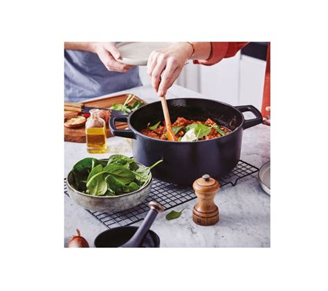 cocotte en fonte emaillee cm noir  casserole poele wok