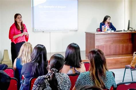 Escuela para padres profundizó los cambios en la adolescencia y explicó