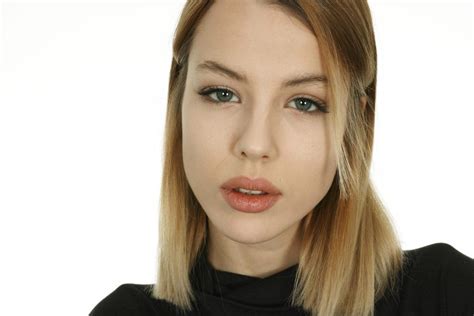 NUDE RTĚNKA JAK VYBRAT PERFEKTNÍ ODSTÍN SEBEJISTÁ ŽENA