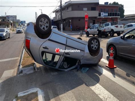 Capotamento Mulher Fica Lesionada Após Bater Em Carro Parado E Causar