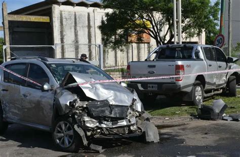 Robaron El Auto Huyeron Y Chocaron Sucesos La Voz Del Interior